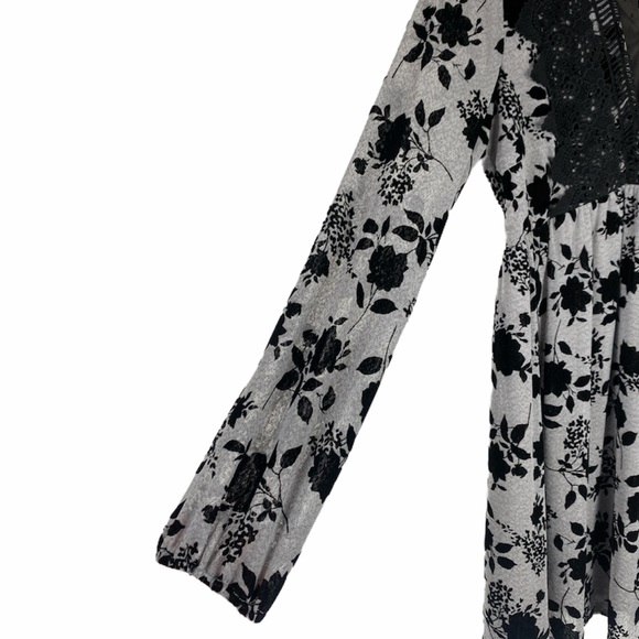 ENTRO Gray and Black Floral Mini Dress - Picture 6 of 6